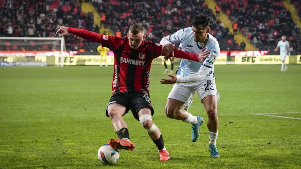 Adana Demirspor ile Gaziantep FK 22. randevuya çıkıyor